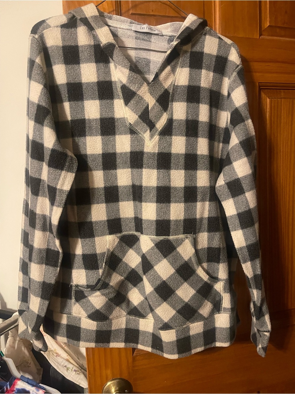 Women’s Flannel Hoodie Black and Cream Buffalo Plaid V-Neck Hoodie, Size L